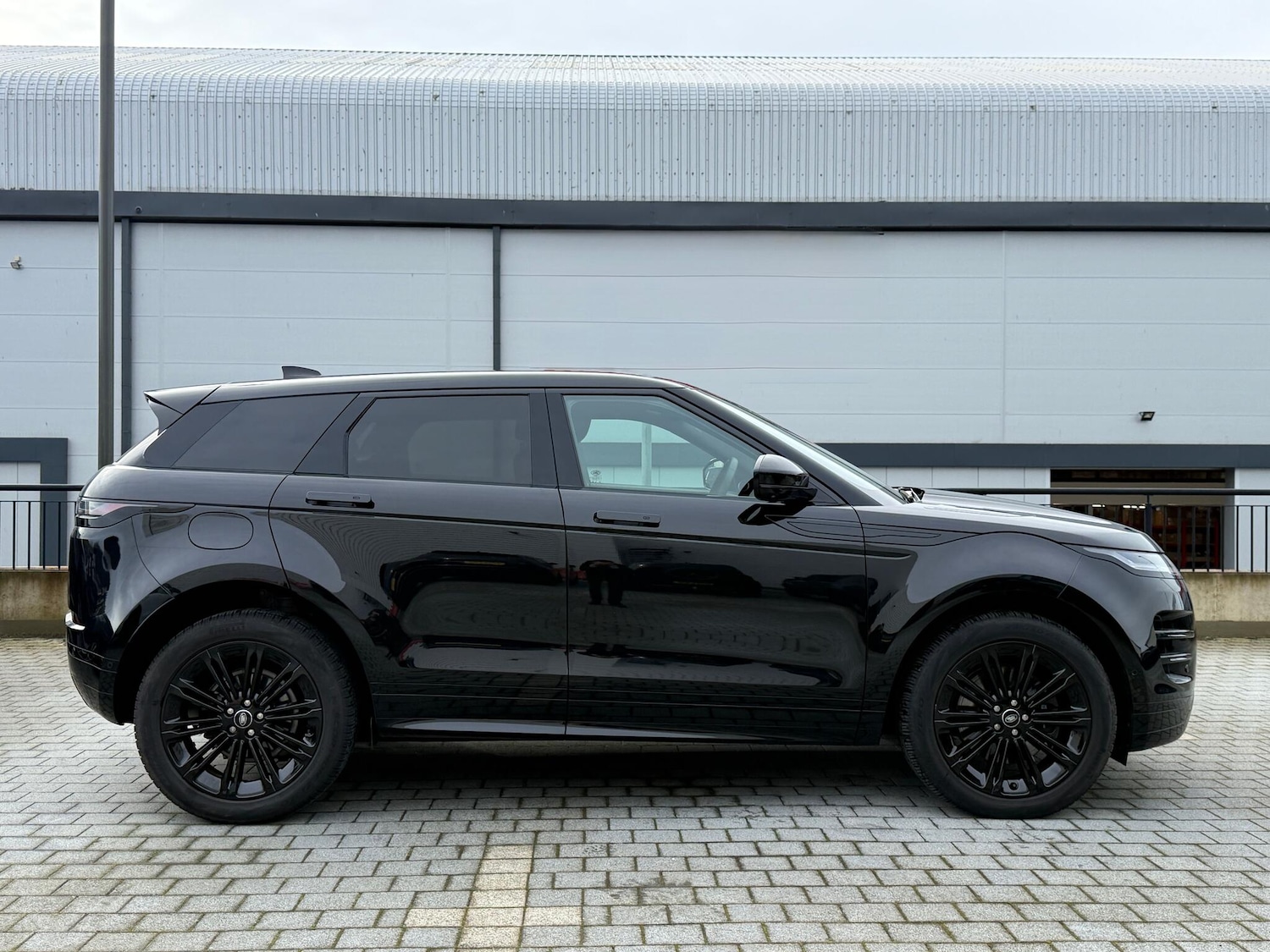 Used Land Rover Range Rover Evoque 2025 for sale - 77625550: Photo 2