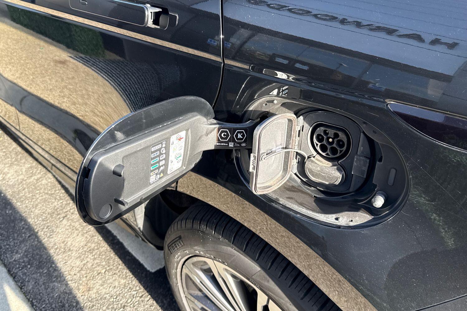 Used Land Rover Range Rover Evoque 2024 for sale - 76562266: Photo 46