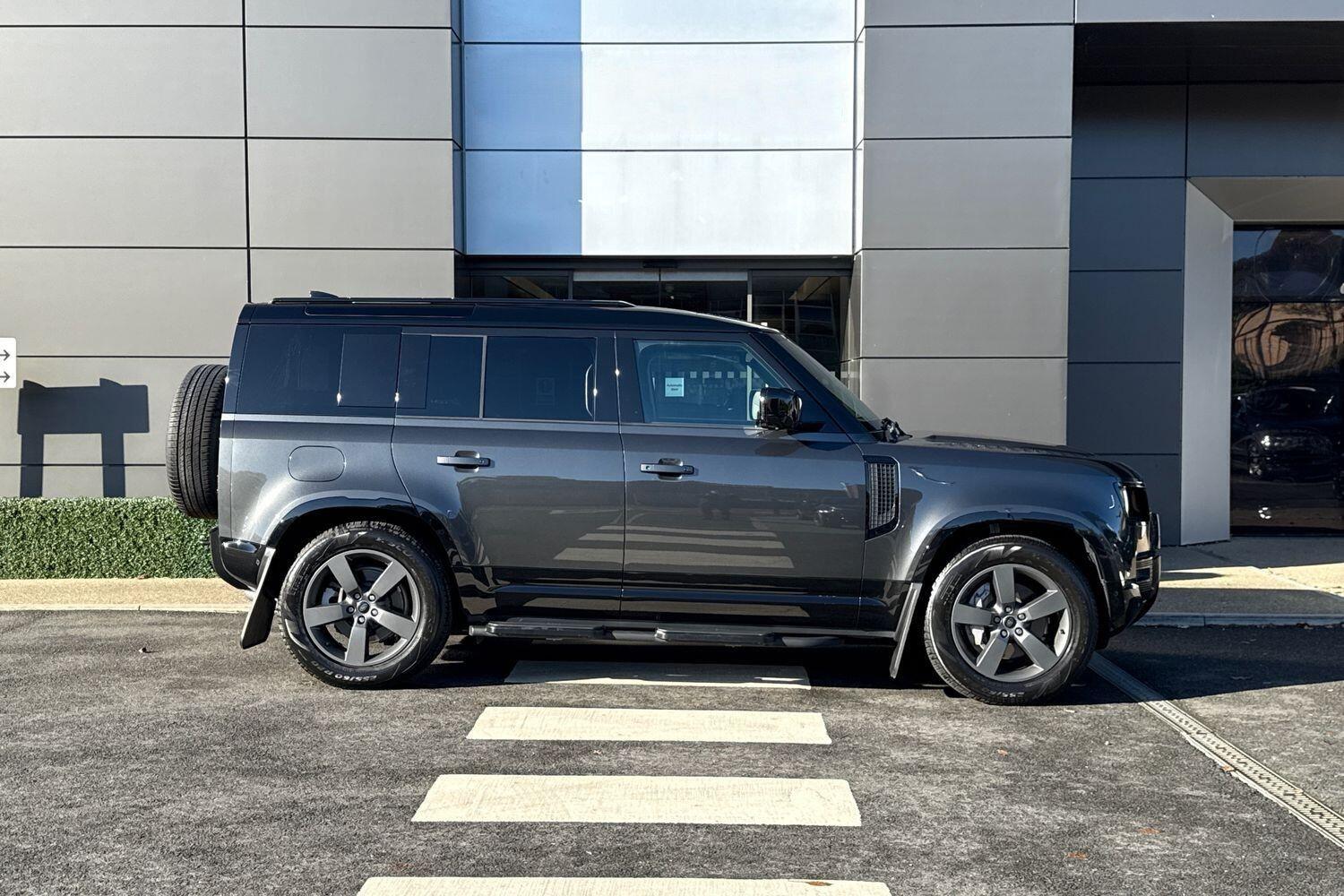 Used Land Rover Defender 2025 for sale - 76511858: Photo 2