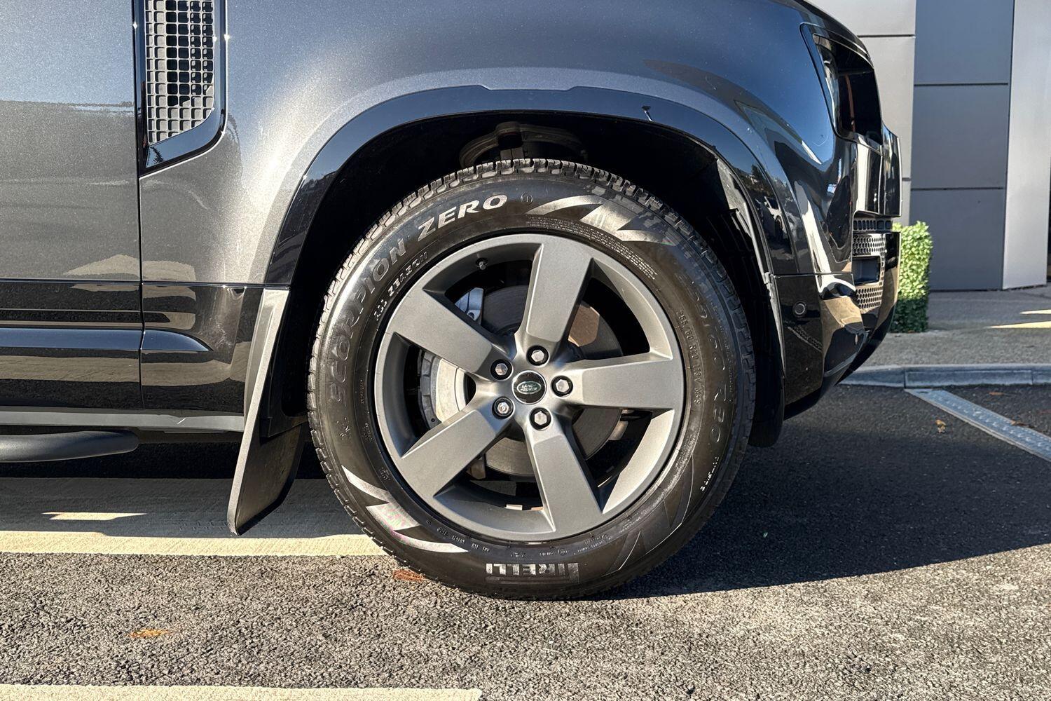 Used Land Rover Defender 2025 for sale - 76511858: Photo 20