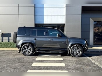 Used Land Rover Defender 110 2025 for sale - 76511858: Photo