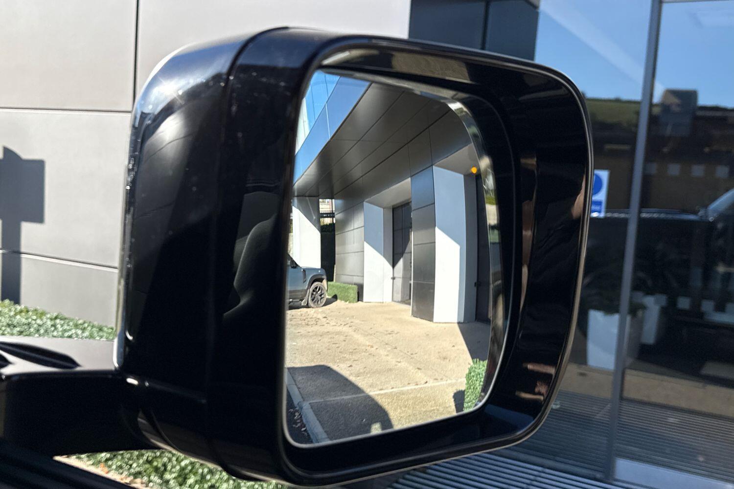 Used Land Rover Defender 2025 for sale - 76511858: Photo 31