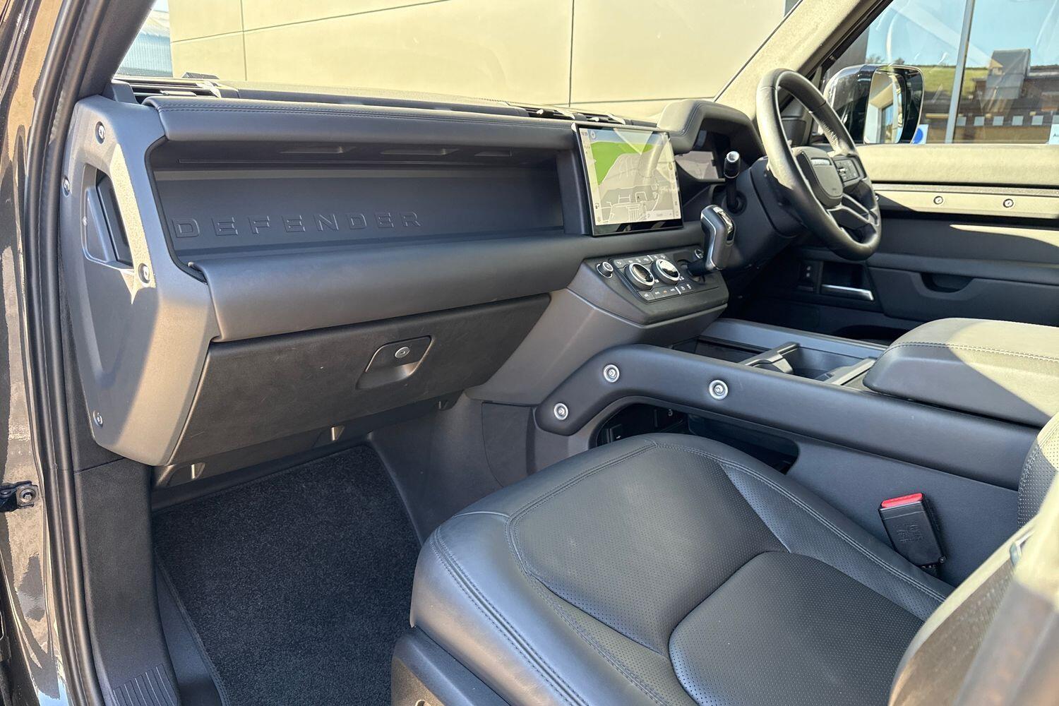 Used Land Rover Defender 2025 for sale - 76511858: Photo 40
