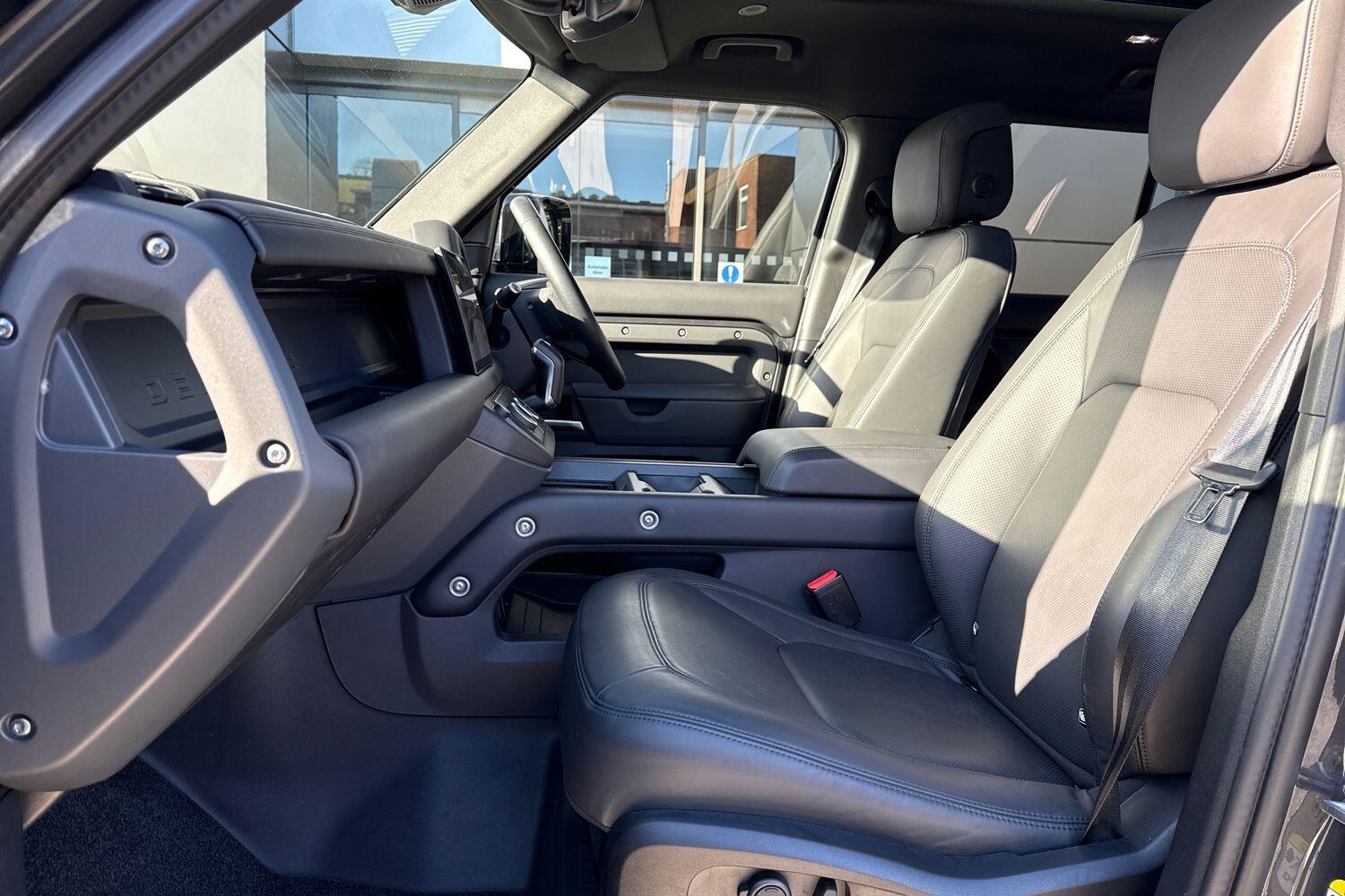 Used Land Rover Defender 2025 for sale - 76511858: Photo 41