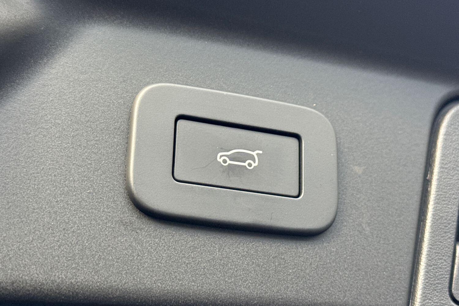 Used Land Rover Range Rover Velar 2025 for sale - 75939885: Photo 40