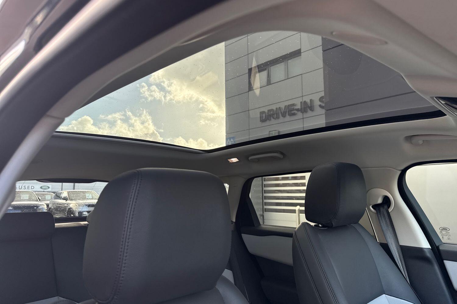 Used Land Rover Range Rover Velar 2025 for sale - 75939885: Photo 9