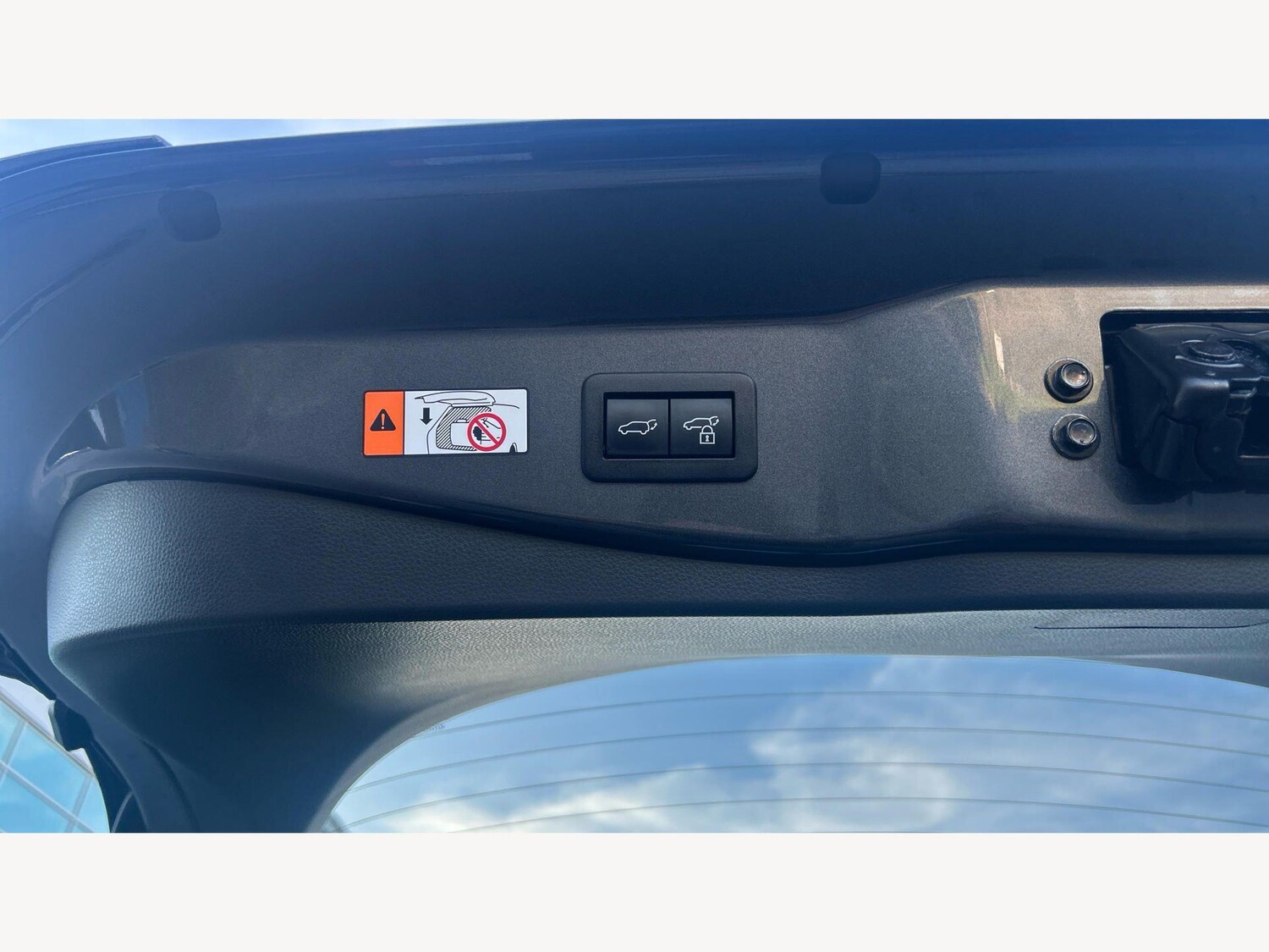 Used Toyota C-HR for sale - 77672047: Photo 24