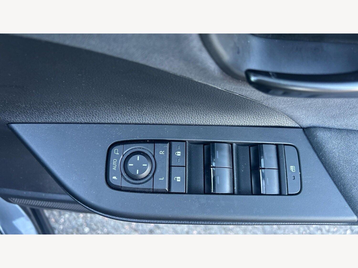 Used Toyota C-HR for sale - 77672047: Photo 26