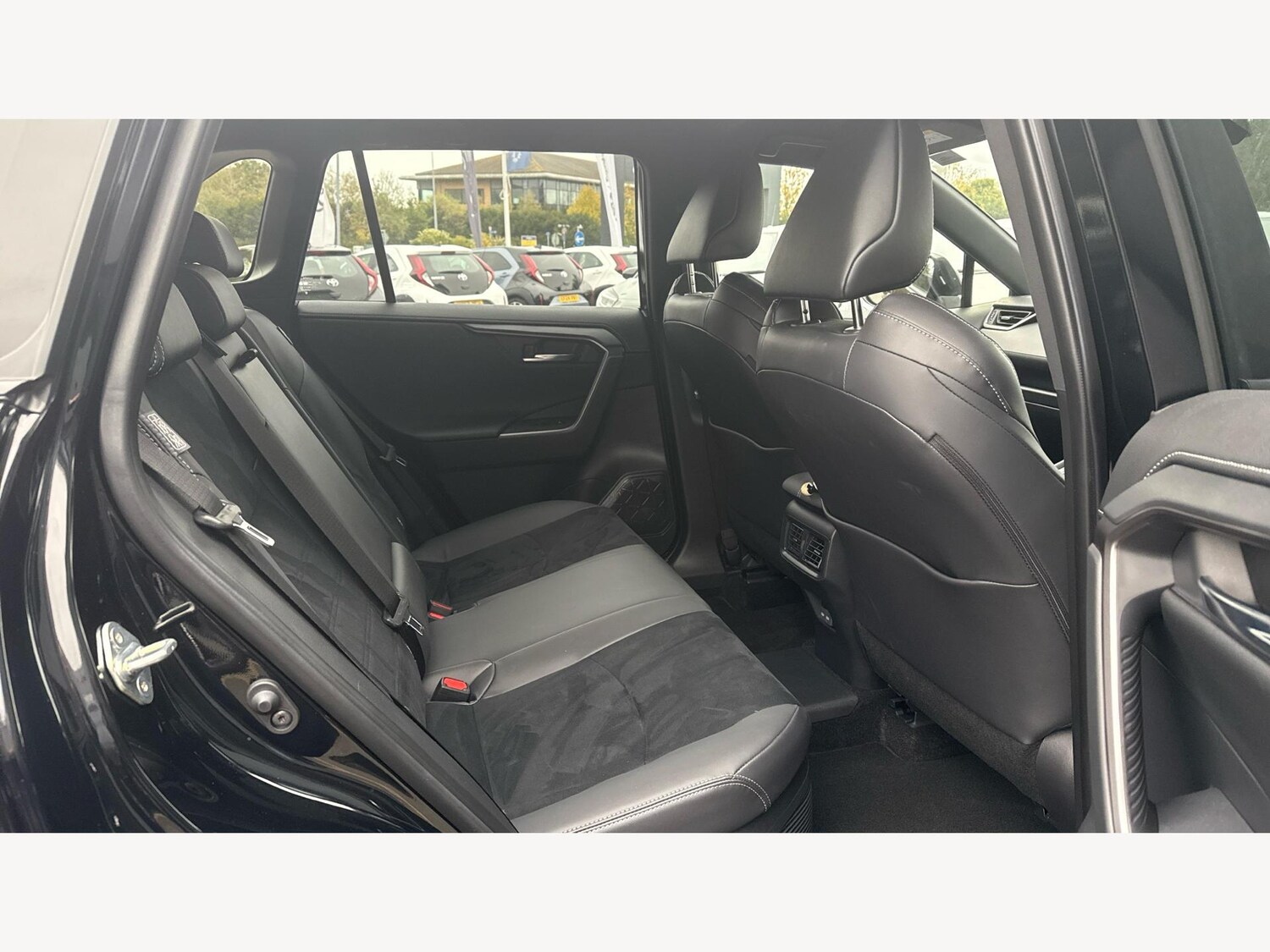 Used Toyota RAV4 2025 for sale - 77030014: Photo 14