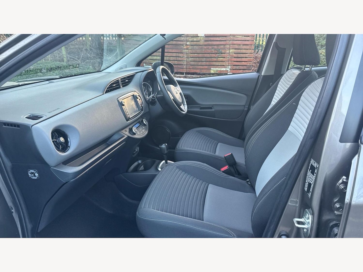 Used Toyota Yaris 2019 for sale - 77455372: Photo 12