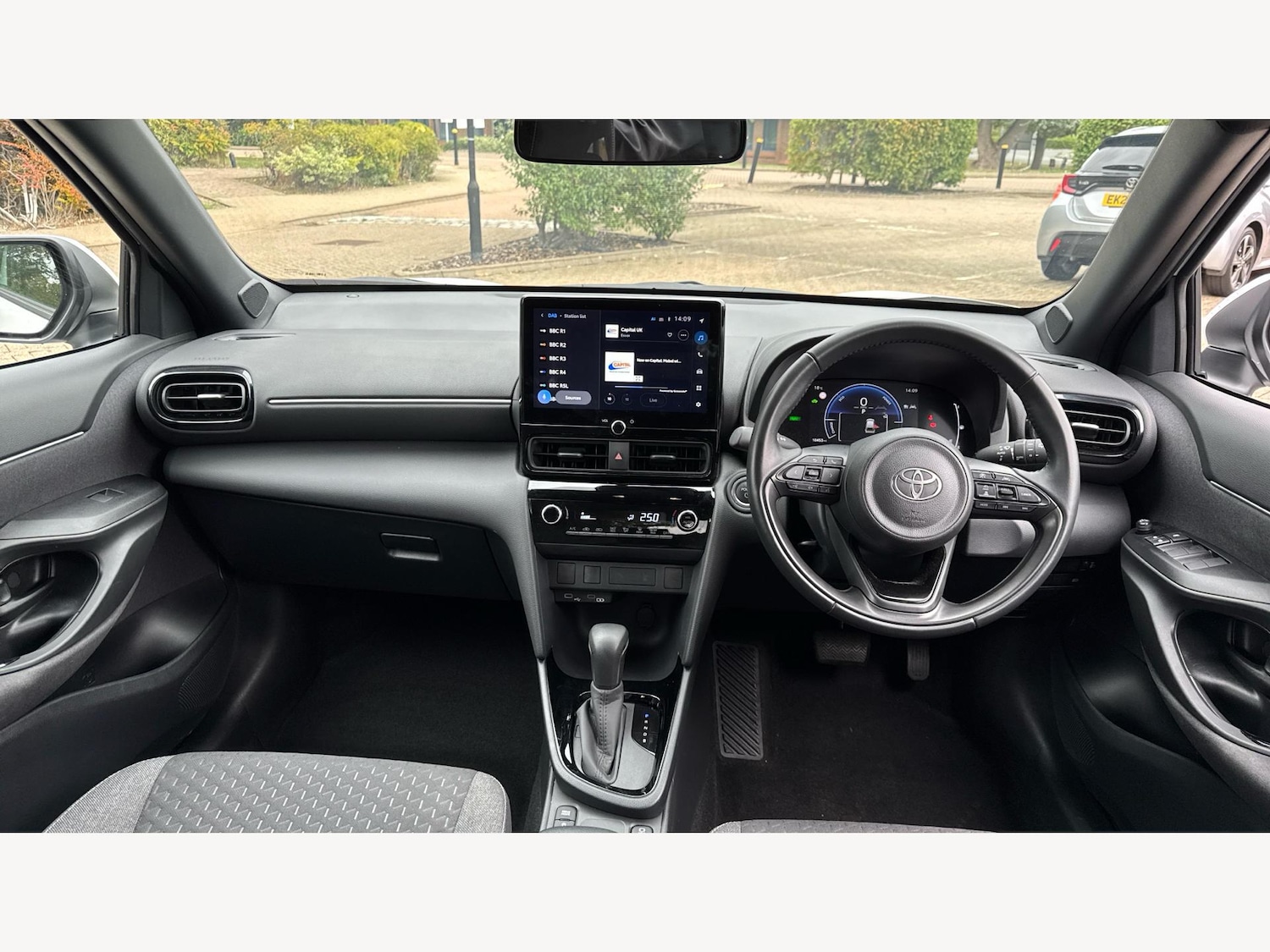 Used Toyota Yaris Cross 2024 for sale - 76408776: Photo 7
