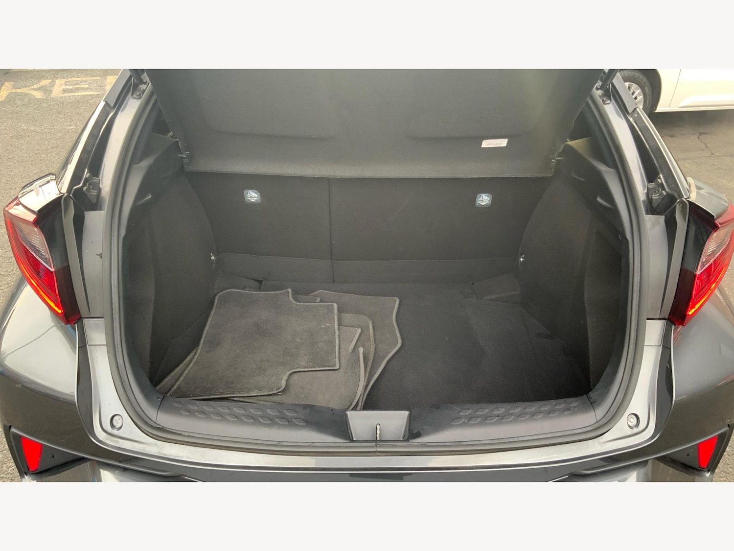 Used Toyota C-HR 2021 for sale - 76965670: Photo 16