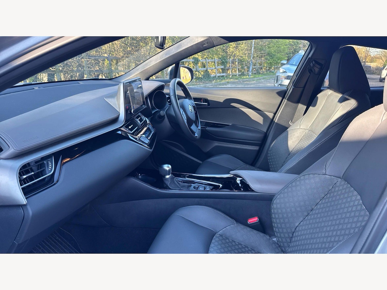 Used Toyota C-HR 2023 for sale - 77977879: Photo 12