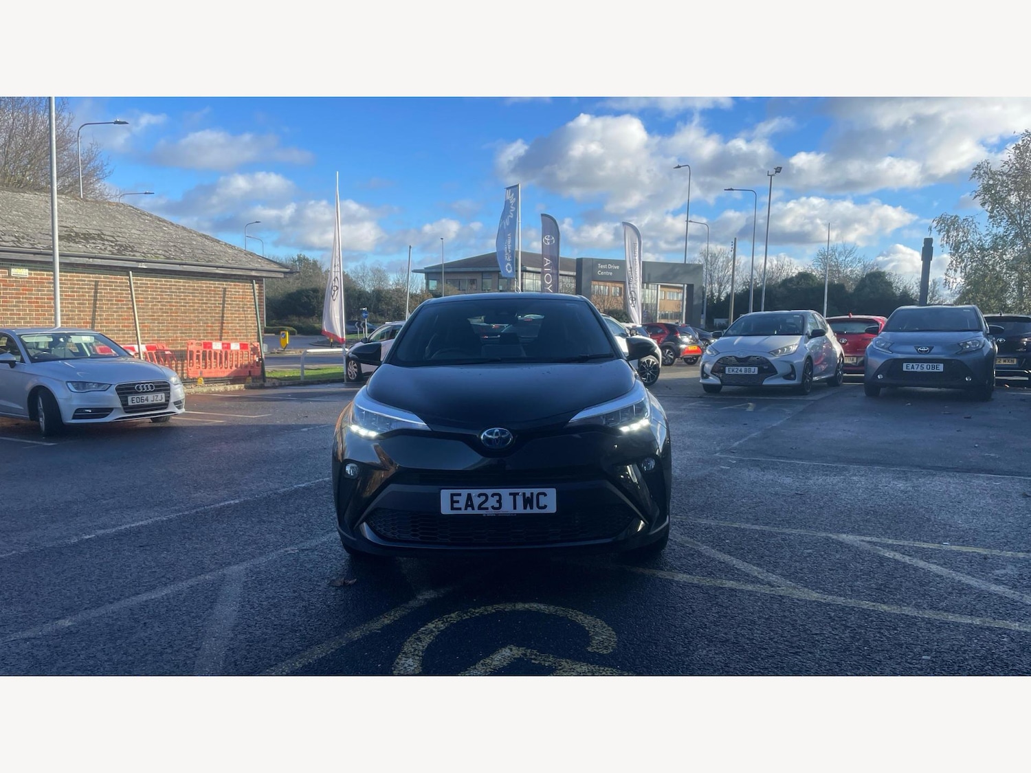 Used Toyota C-HR 2023 for sale - 77633055: Photo 17