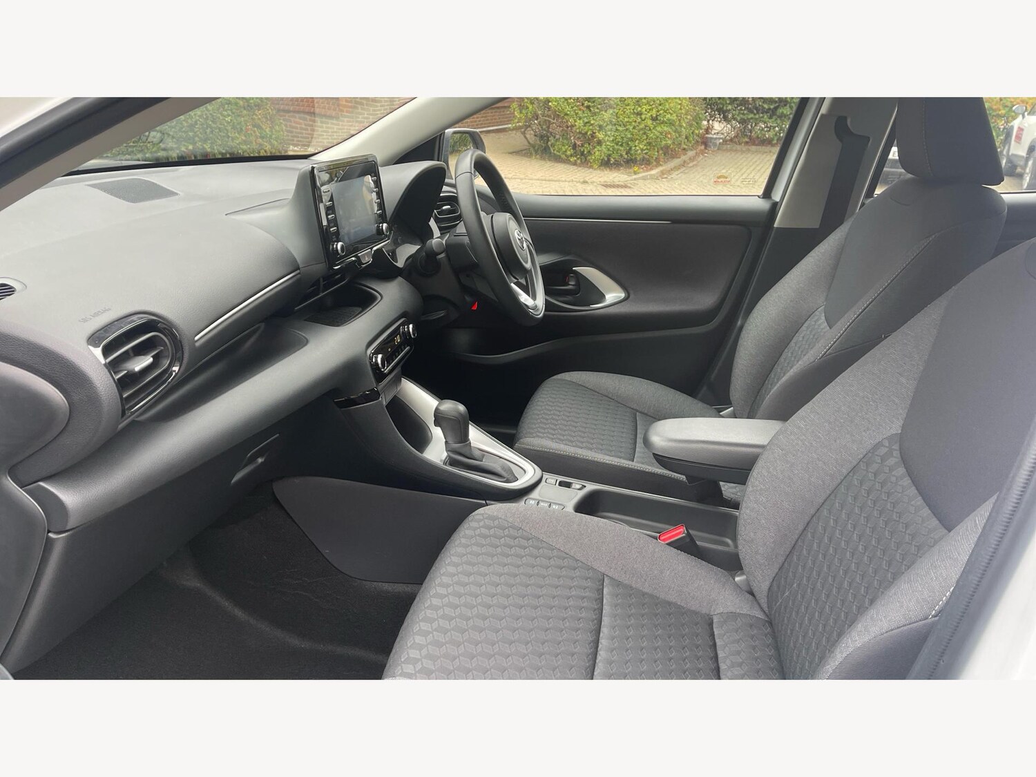 Used Toyota Yaris 2023 for sale - 77066898: Photo 12