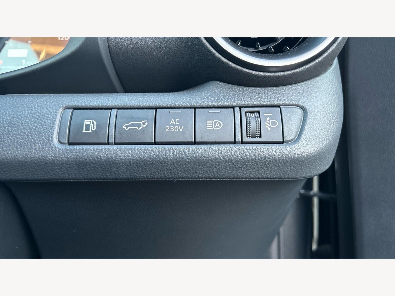 Used Toyota C-HR 2024 for sale - 78136087: Photo 29