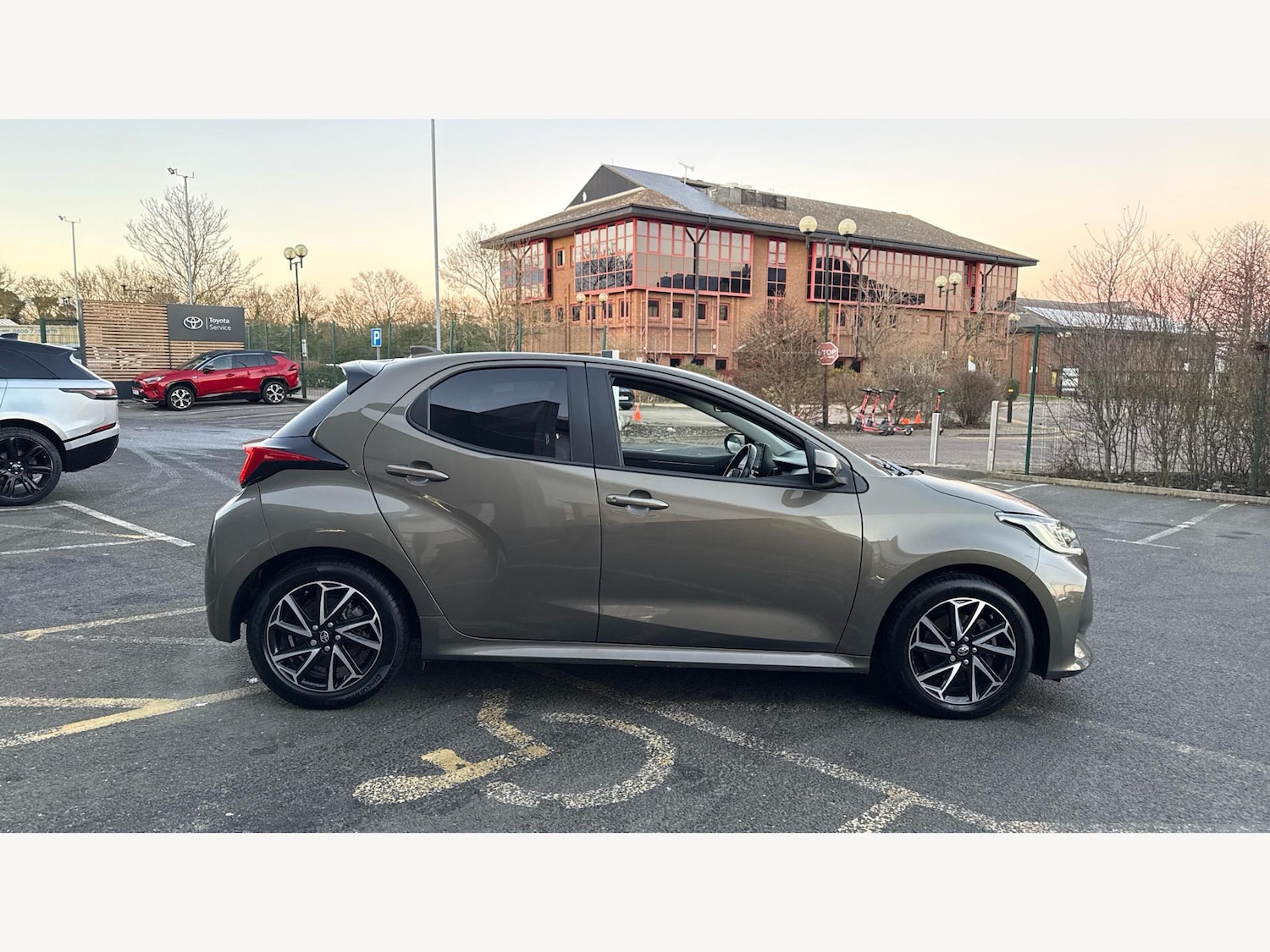 Used Toyota Yaris 2022 for sale - 77143168: Photo 18