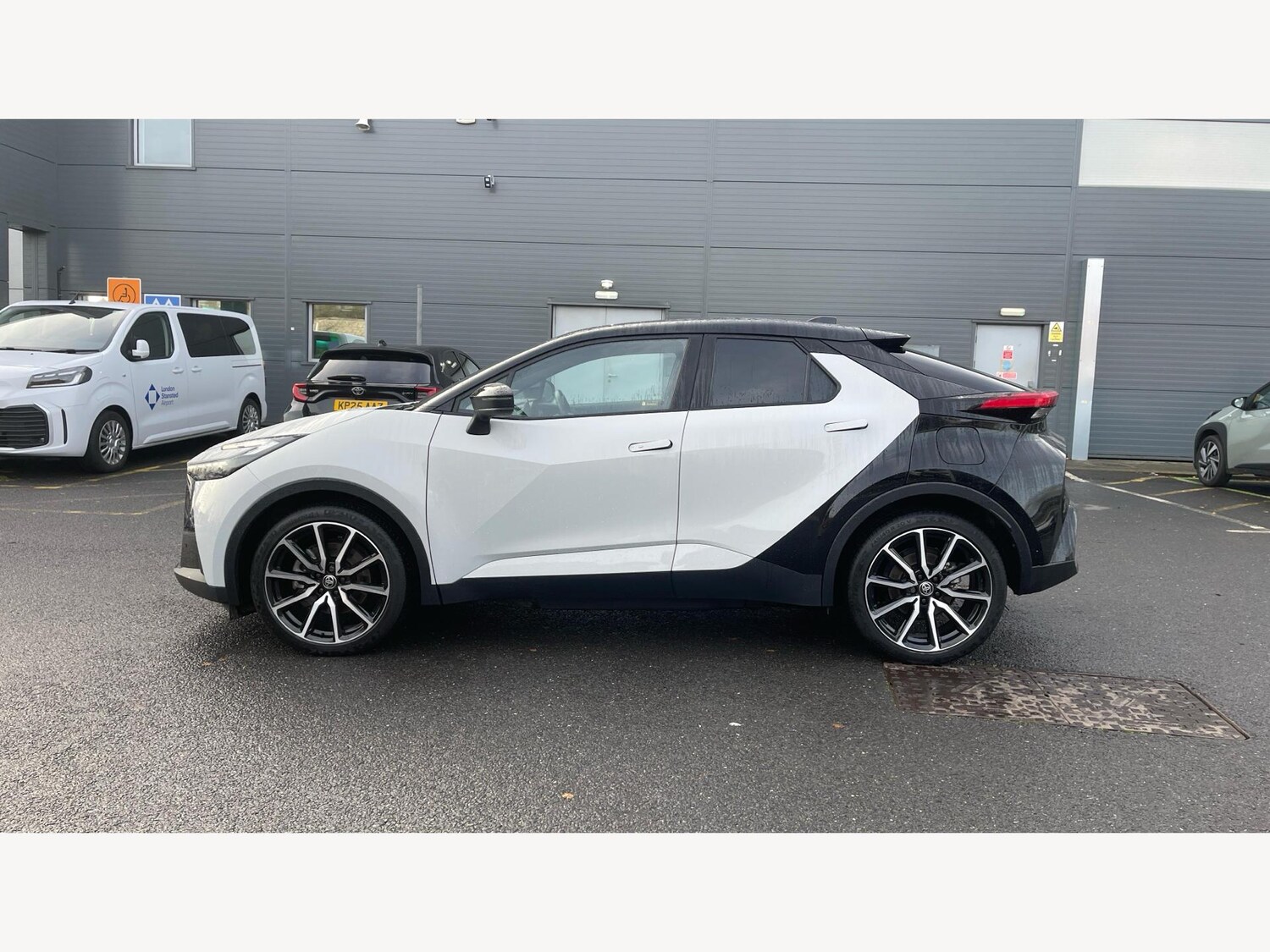 Used Toyota C-HR 2024 for sale - 77509881: Photo 19