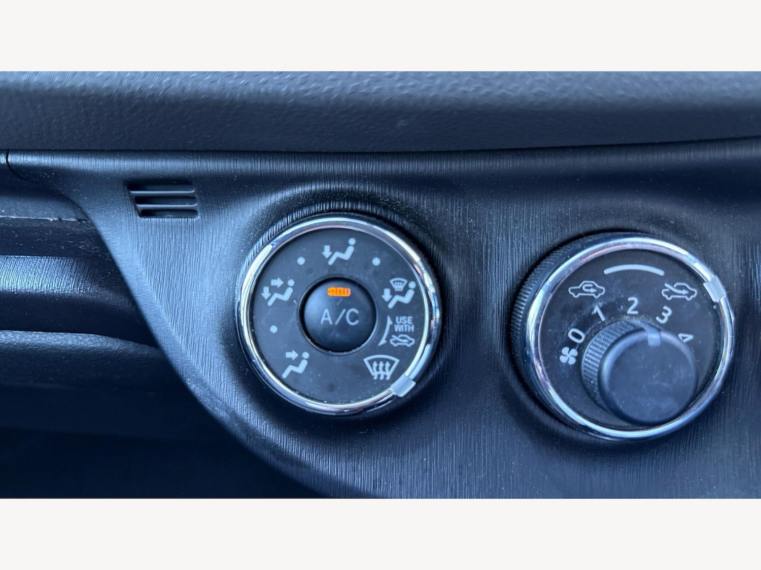 Used Toyota Yaris 2013 for sale - 77882384: Photo 24