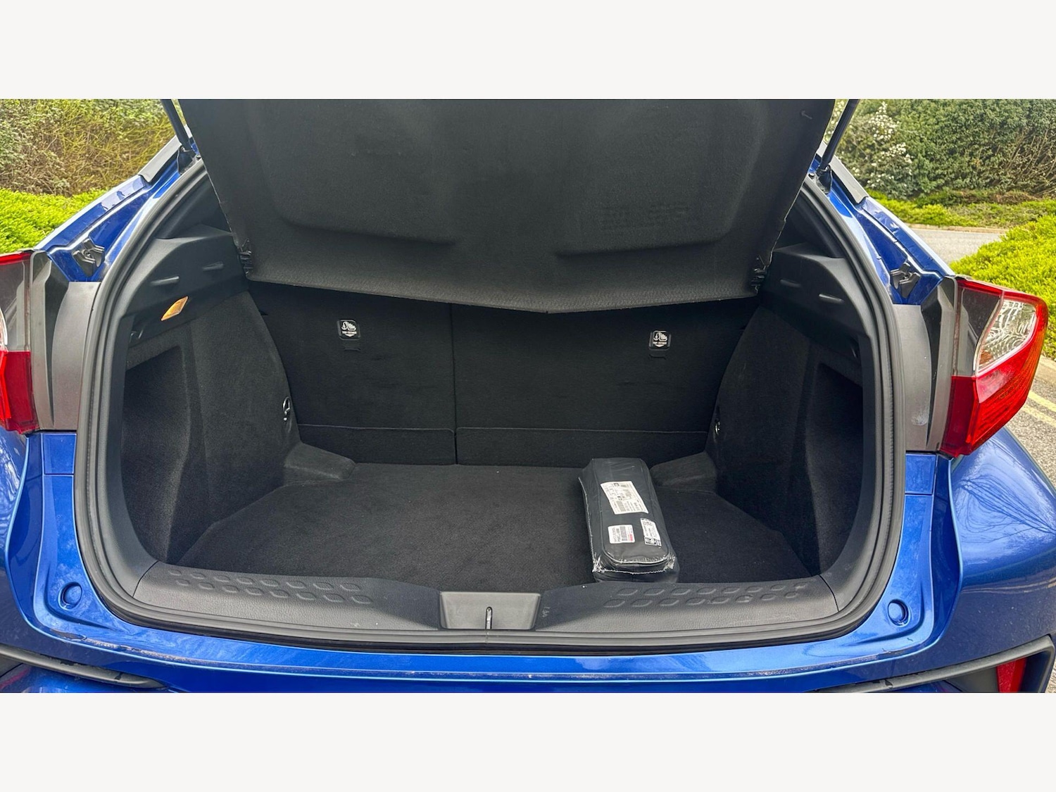 Used Toyota C-HR 2018 for sale - 78034185: Photo 16