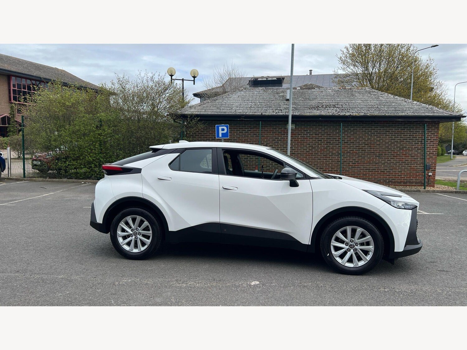 Used Toyota C-HR 2024 for sale - 78171103: Photo 25