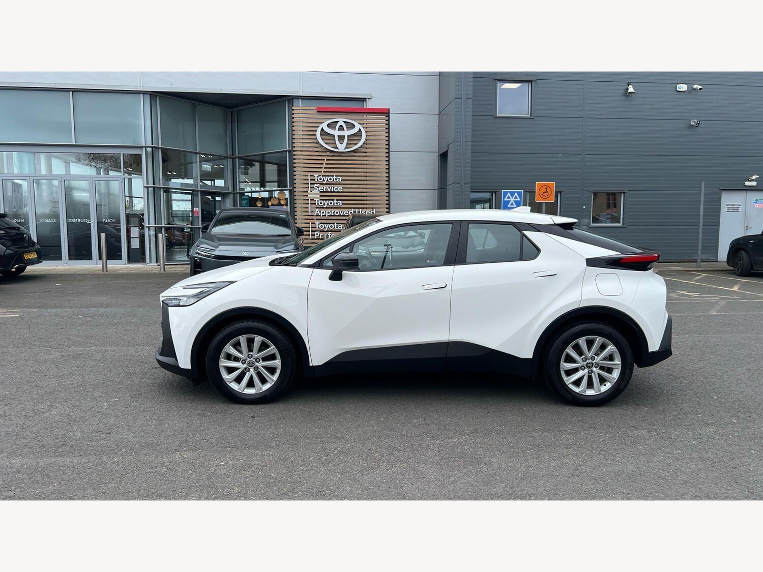Used Toyota C-HR 2024 for sale - 78171103: Photo 26