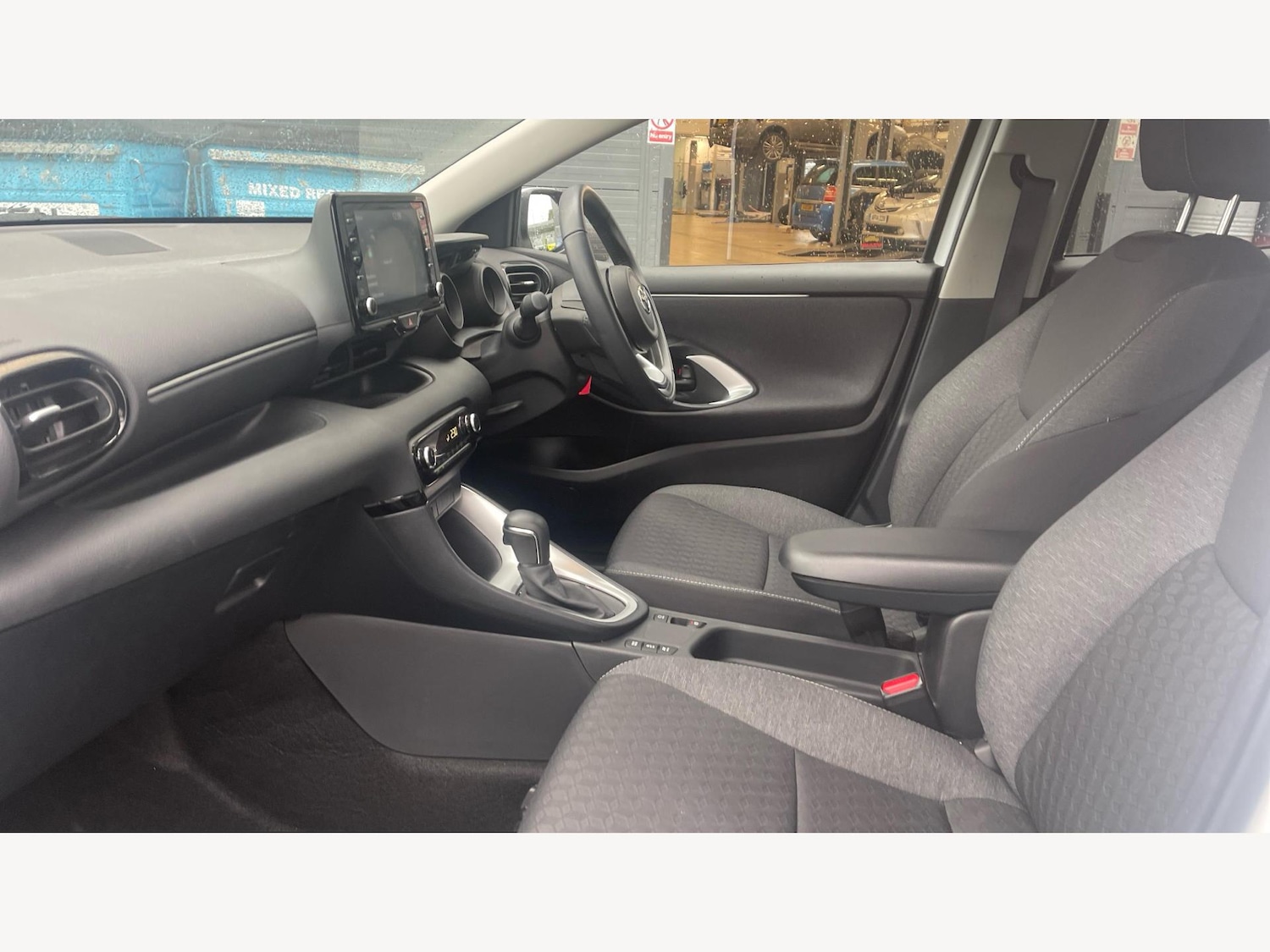 Used Toyota Yaris 2023 for sale - 77320903: Photo 12