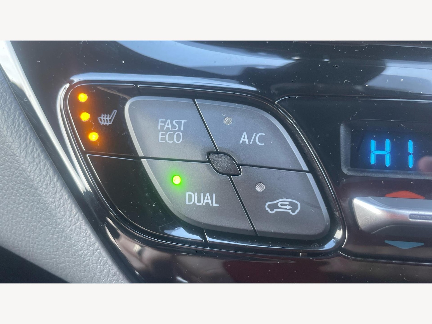 Used Toyota C-HR 2021 for sale - 76942342: Photo 27