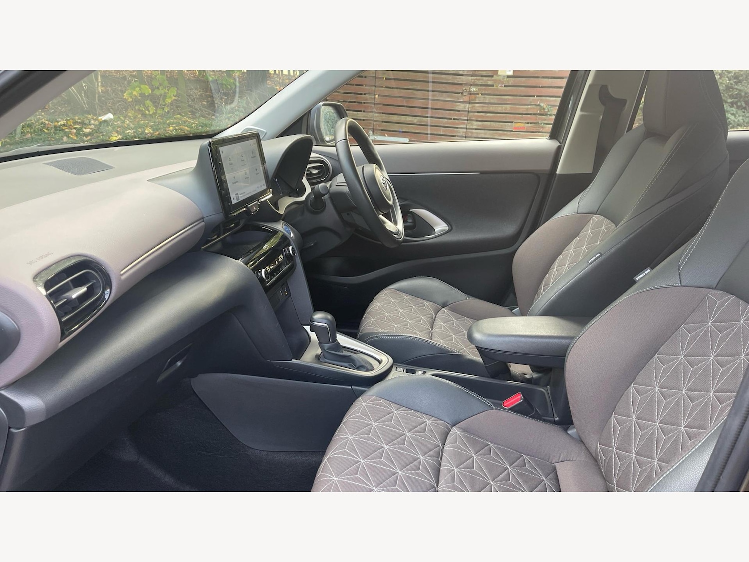 Used Toyota Yaris Cross 2024 for sale - 76550287: Photo 12