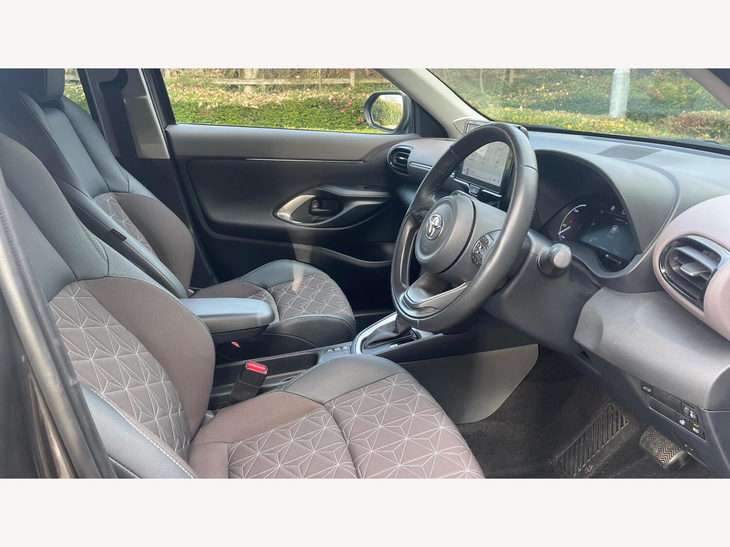 Used Toyota Yaris Cross 2024 for sale - 76550287: Photo 13