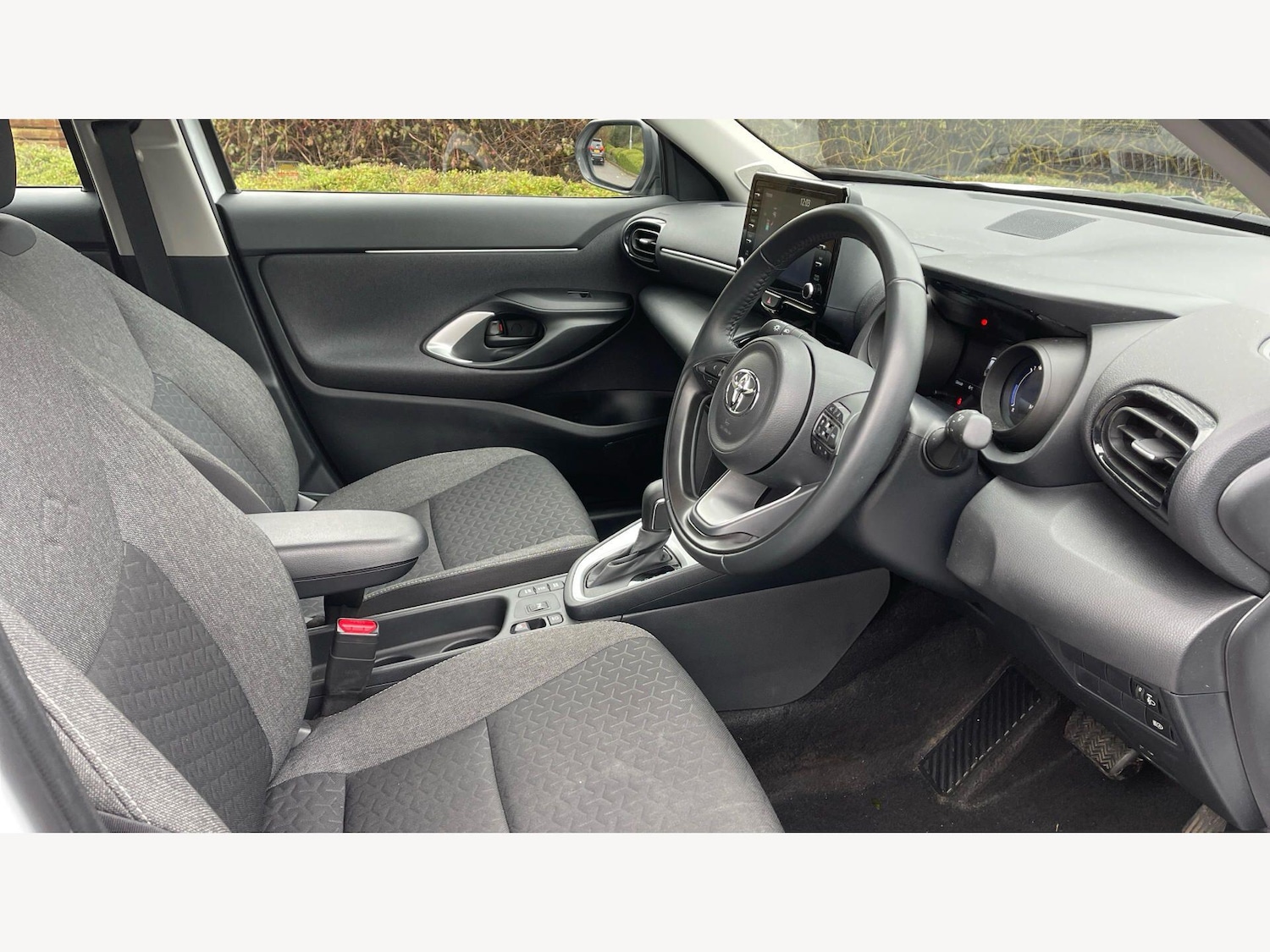 Used Toyota Yaris Cross 2023 for sale - 77633750: Photo 13