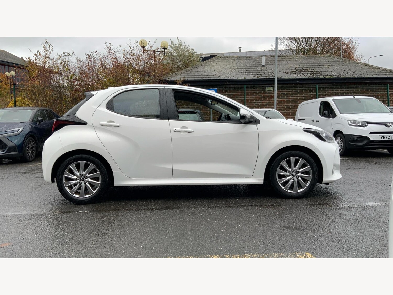 Used Toyota Yaris 2023 for sale - 76562107: Photo 18