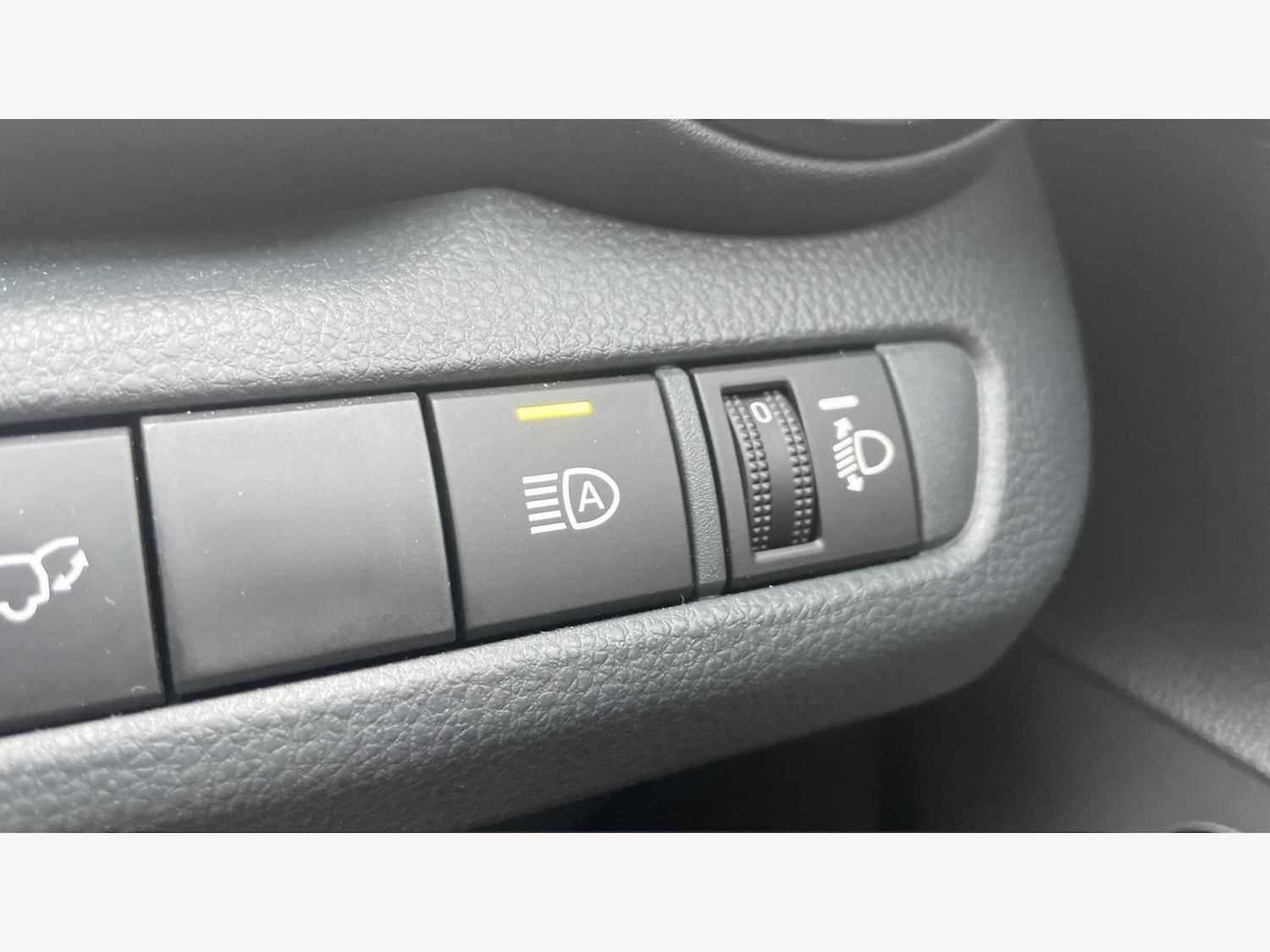 Used Toyota C-HR 2025 for sale - 76597047: Photo 28