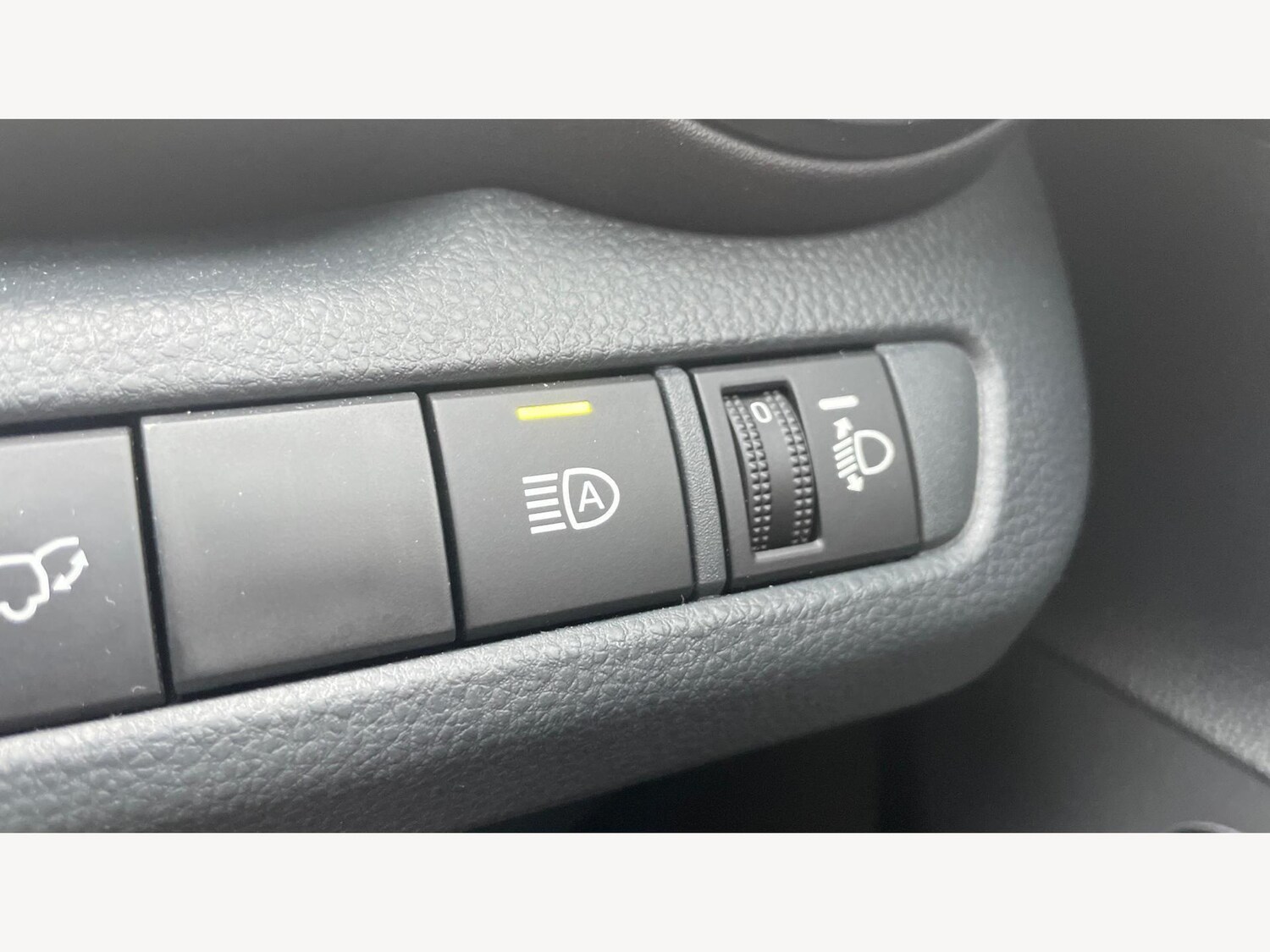 Used Toyota C-HR 2025 for sale - 77439866: Photo 28