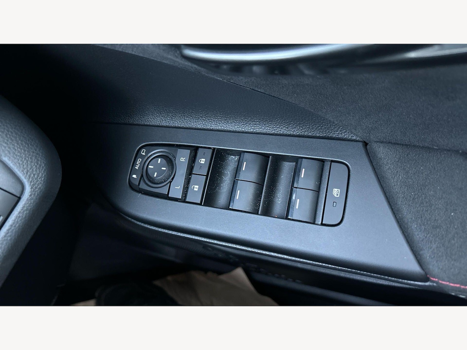 Used Toyota C-HR 2024 for sale - 77994093: Photo 26