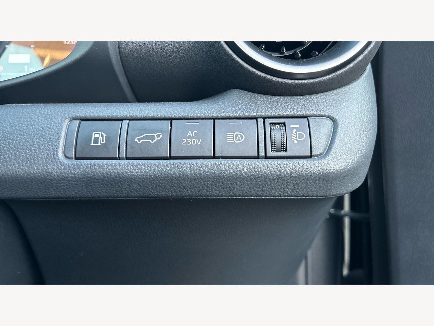 Used Toyota C-HR 2024 for sale - 77994093: Photo 29