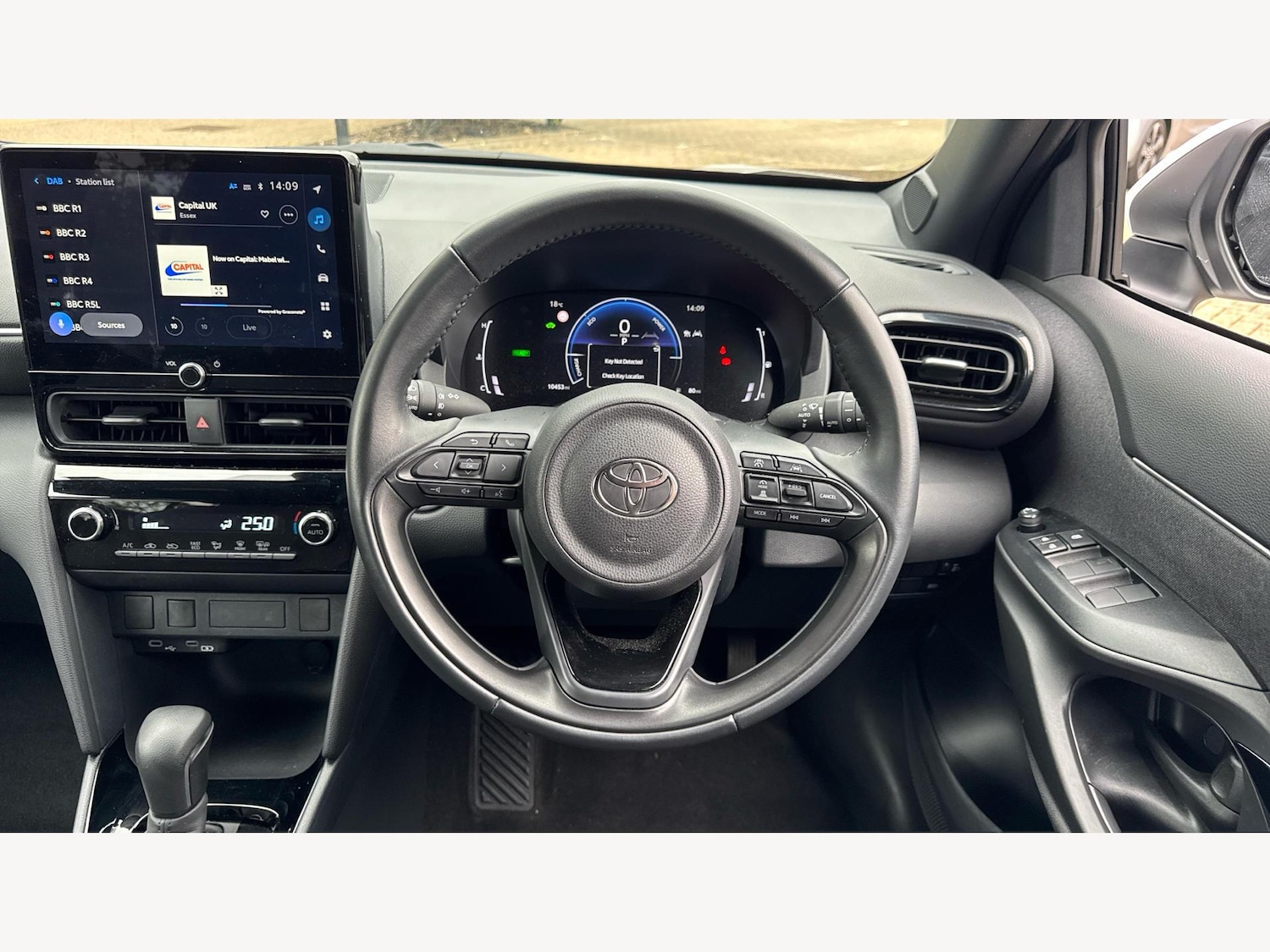 Used Toyota Yaris Cross 2024 for sale - 77143913: Photo 8