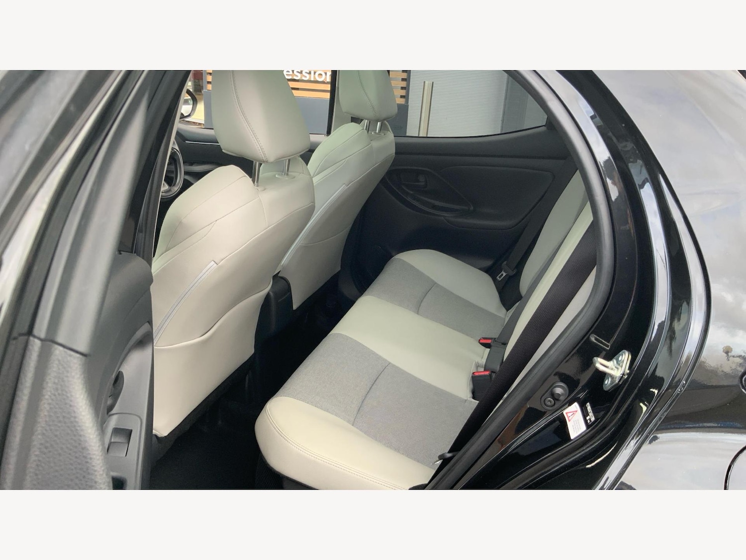 Used Toyota Yaris 2022 for sale - 76059456: Photo 15