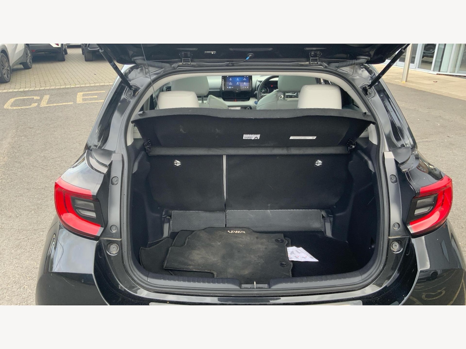 Used Toyota Yaris 2022 for sale - 76059456: Photo 16