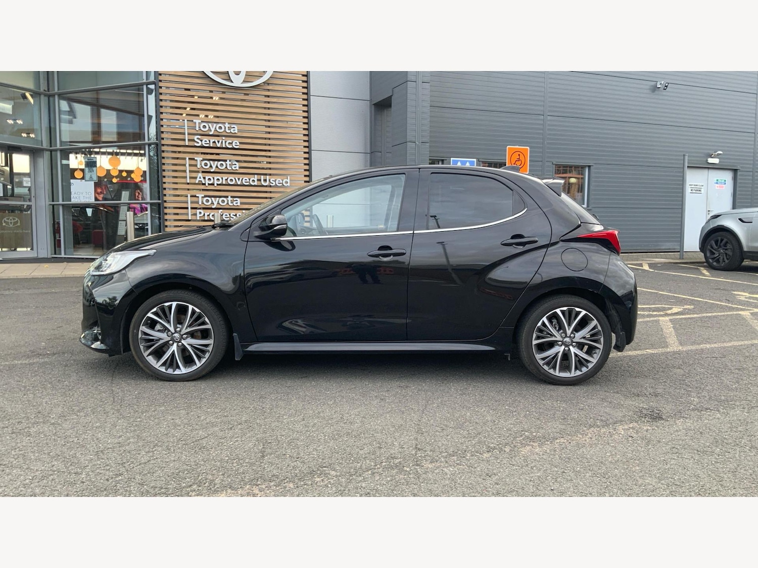 Used Toyota Yaris 2022 for sale - 76059456: Photo 19