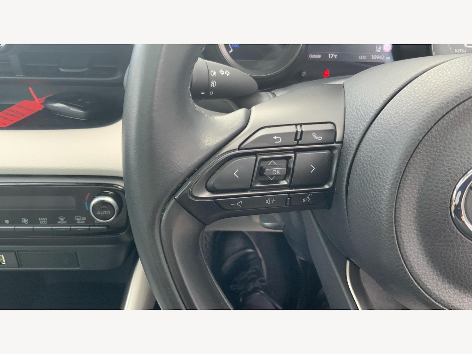 Used Toyota Yaris 2022 for sale - 76059456: Photo 25