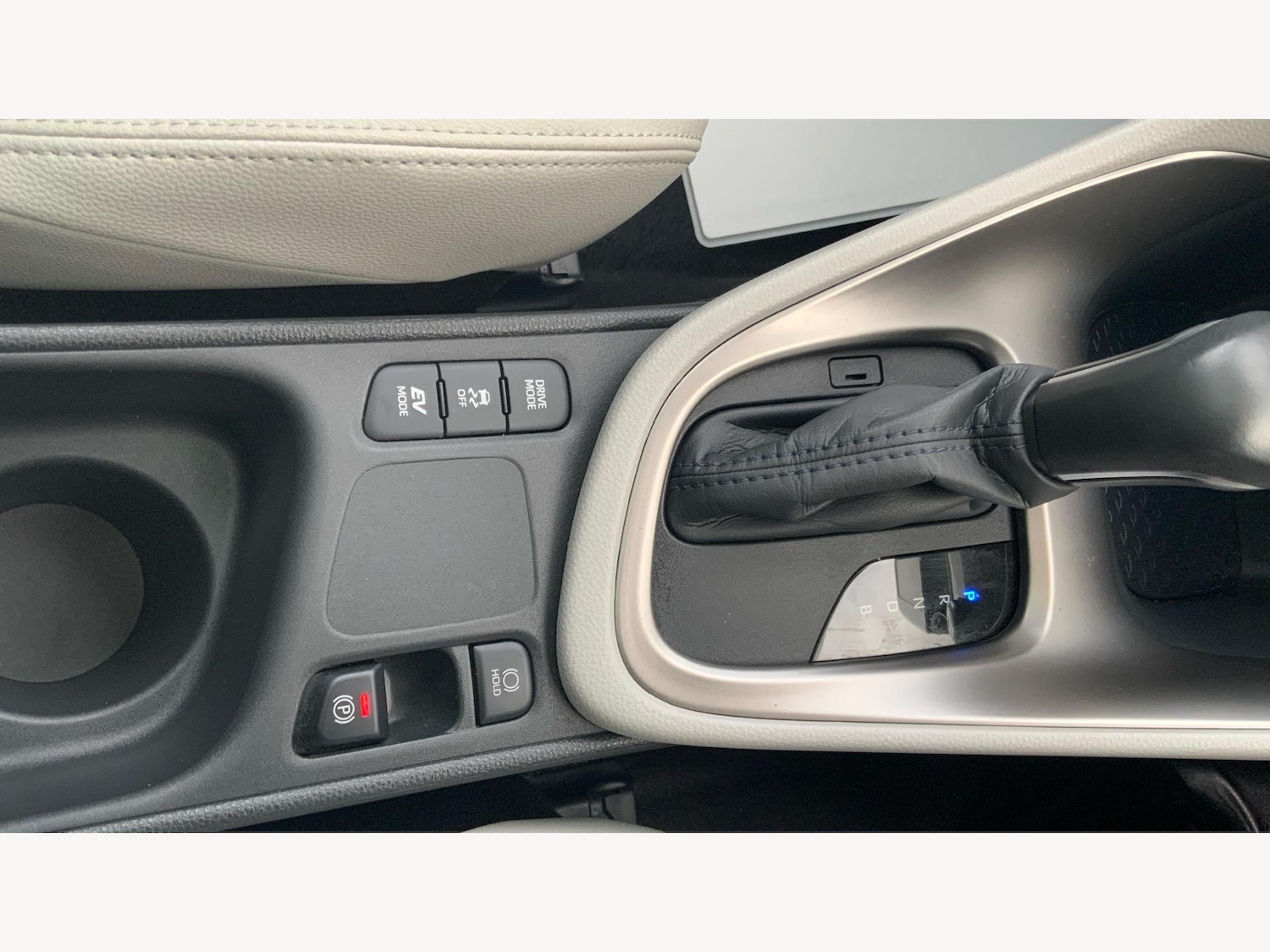 Used Toyota Yaris 2022 for sale - 76059456: Photo 27