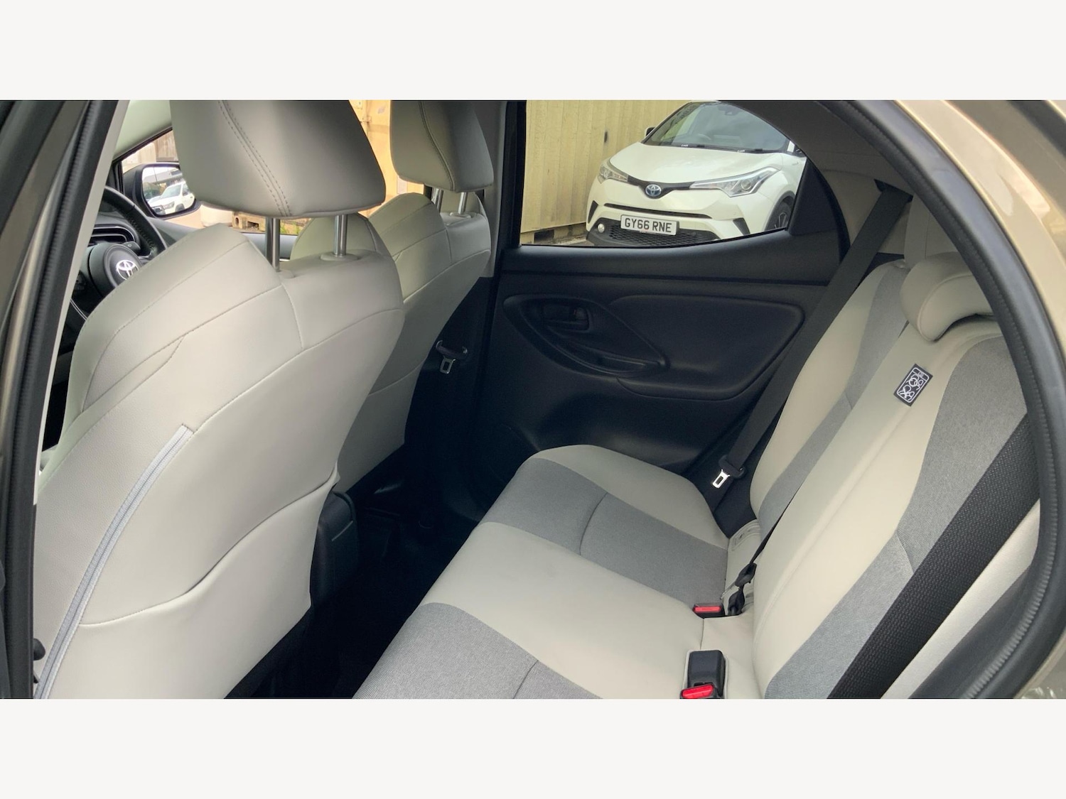 Used Toyota Yaris 2022 for sale - 76122638: Photo 15