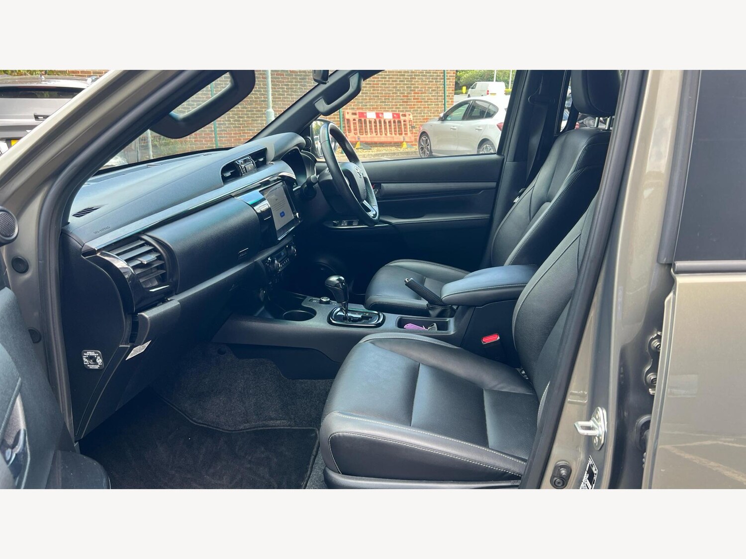 Used Toyota Hilux 2025 for sale - 76260602: Photo 12