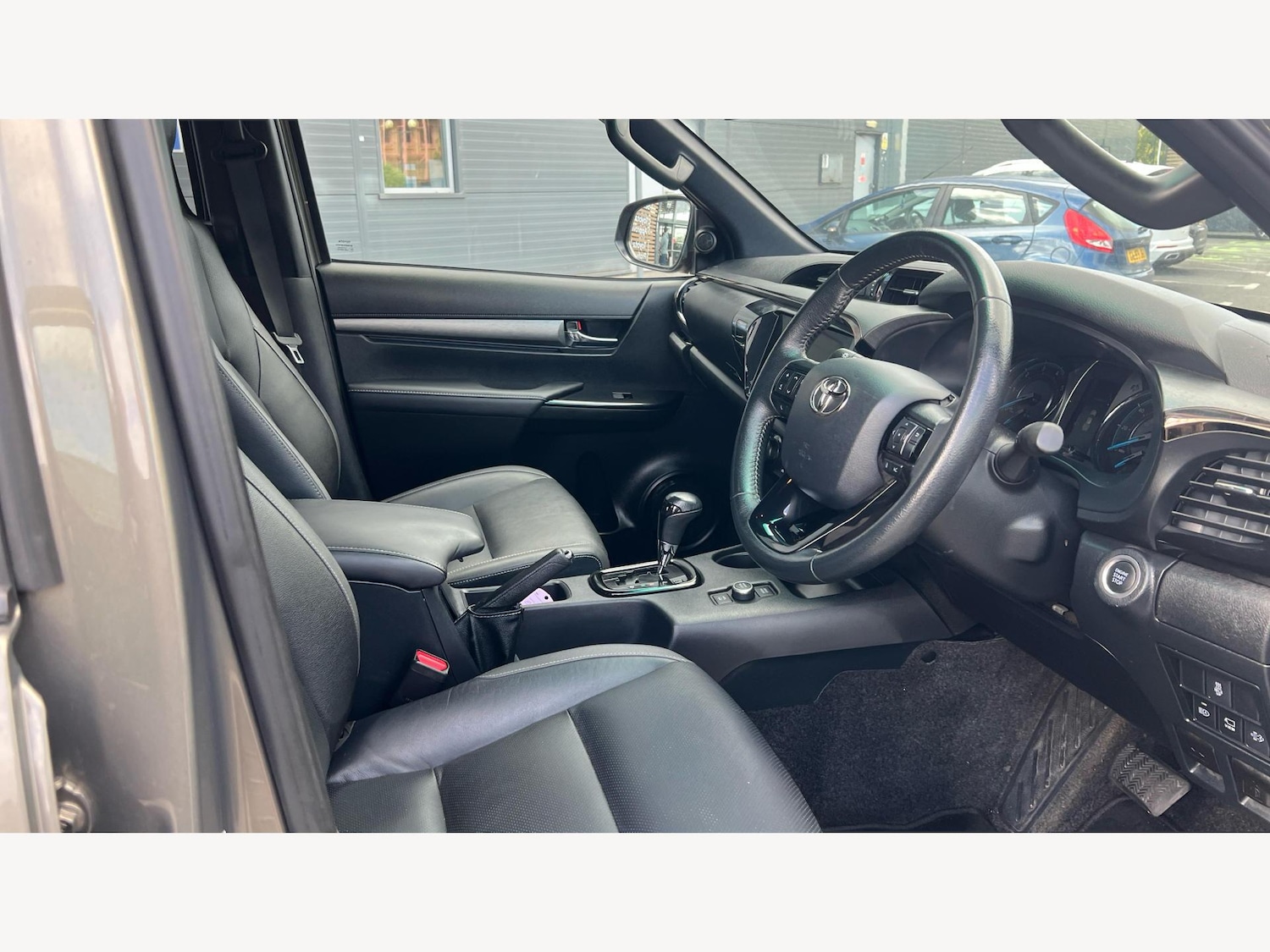 Used Toyota Hilux 2025 for sale - 76260602: Photo 13