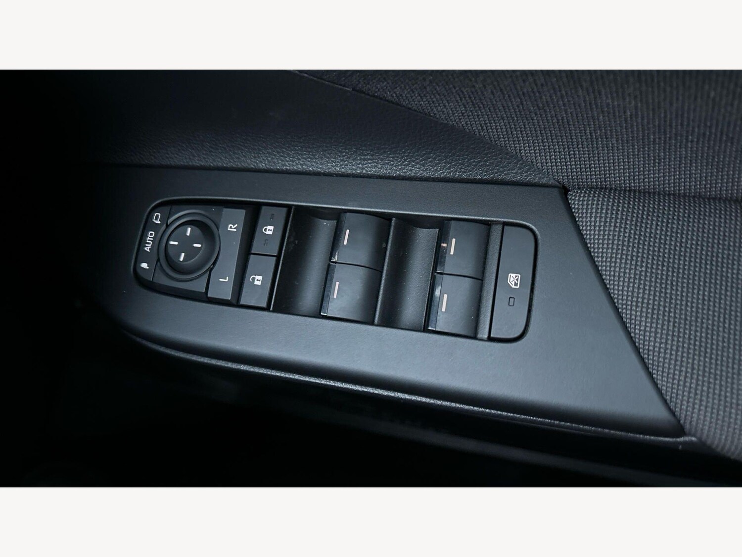 Used Toyota C-HR 2024 for sale - 78047834: Photo 27