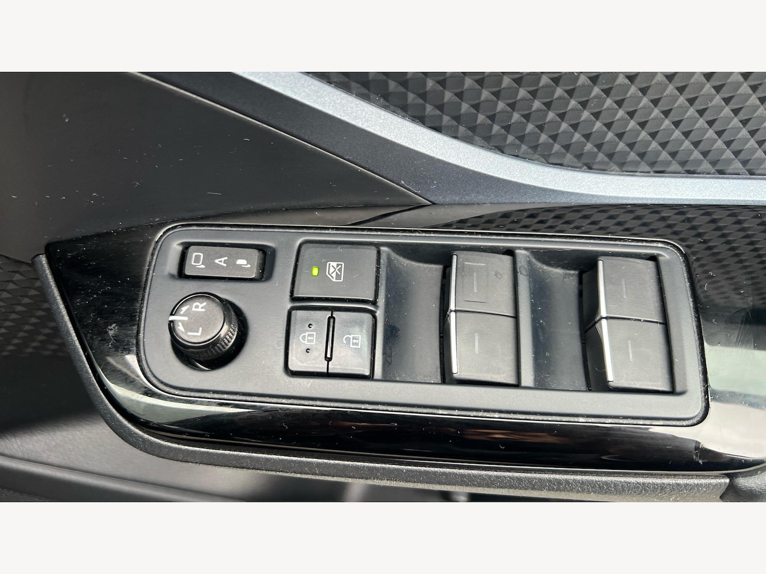 Used Toyota C-HR 2020 for sale - 77351535: Photo 26