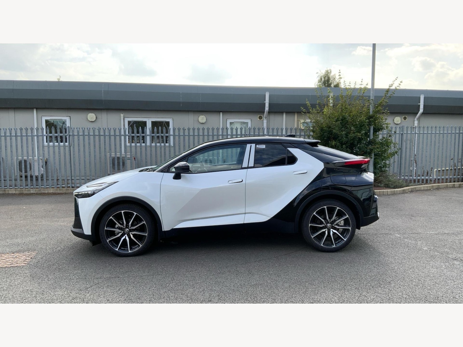 Used Toyota C-HR 2025 for sale - 76425665: Photo 19