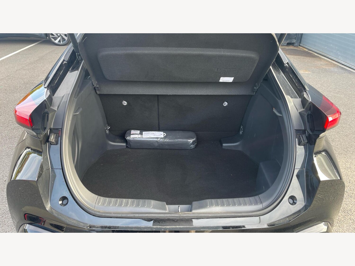 Used Toyota C-HR 2025 for sale - 75915043: Photo 16