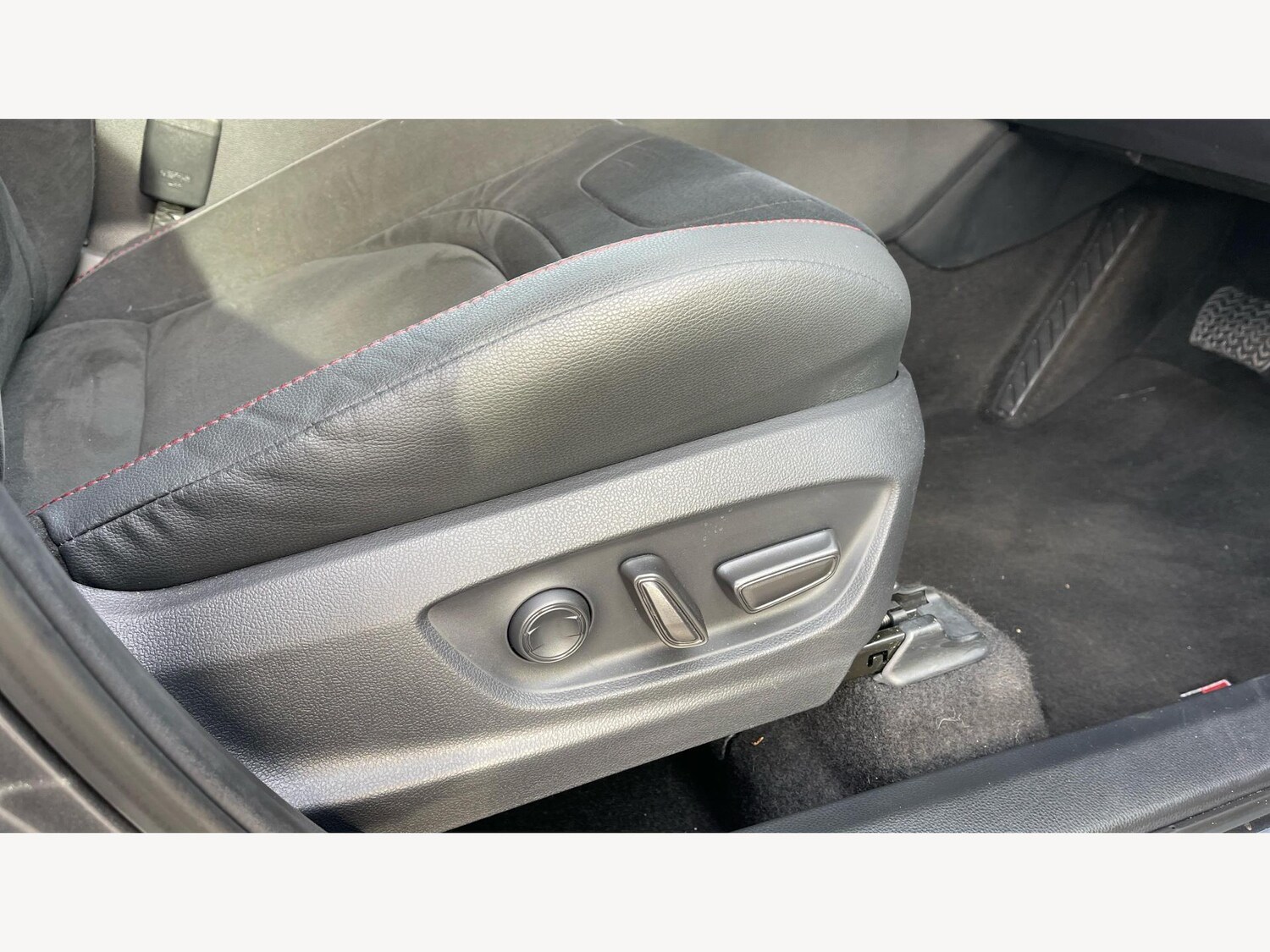 Used Toyota C-HR 2025 for sale - 75915043: Photo 24